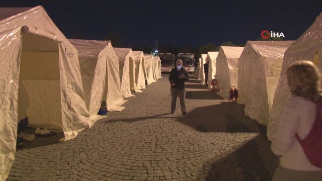 Belediyeler depremzedeleri soğukta bırakmadı