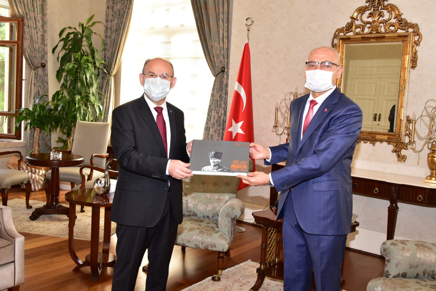 PTT başmüdürü Kaçmaz vali Karadeniz'i ziyaret etti