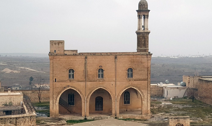 Mardin'de 1700 yıllık kilise, satışa çıkarıldı