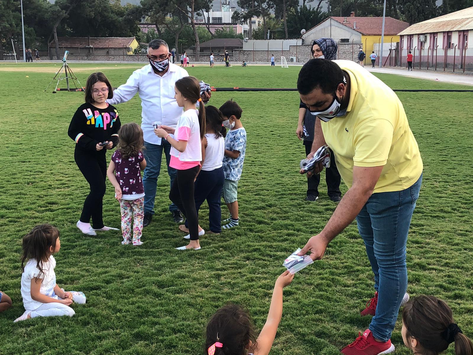 Kacar' dan jimnastikçilere maske