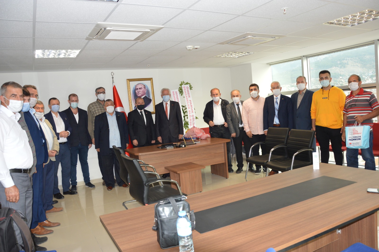 CHP'liler muhtaralar derneğinde muhtarlarla buluştu