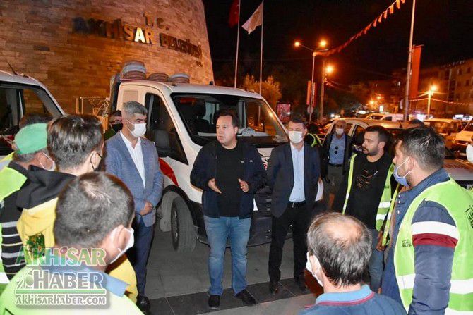 Belediye araçlar depremzede için seferde