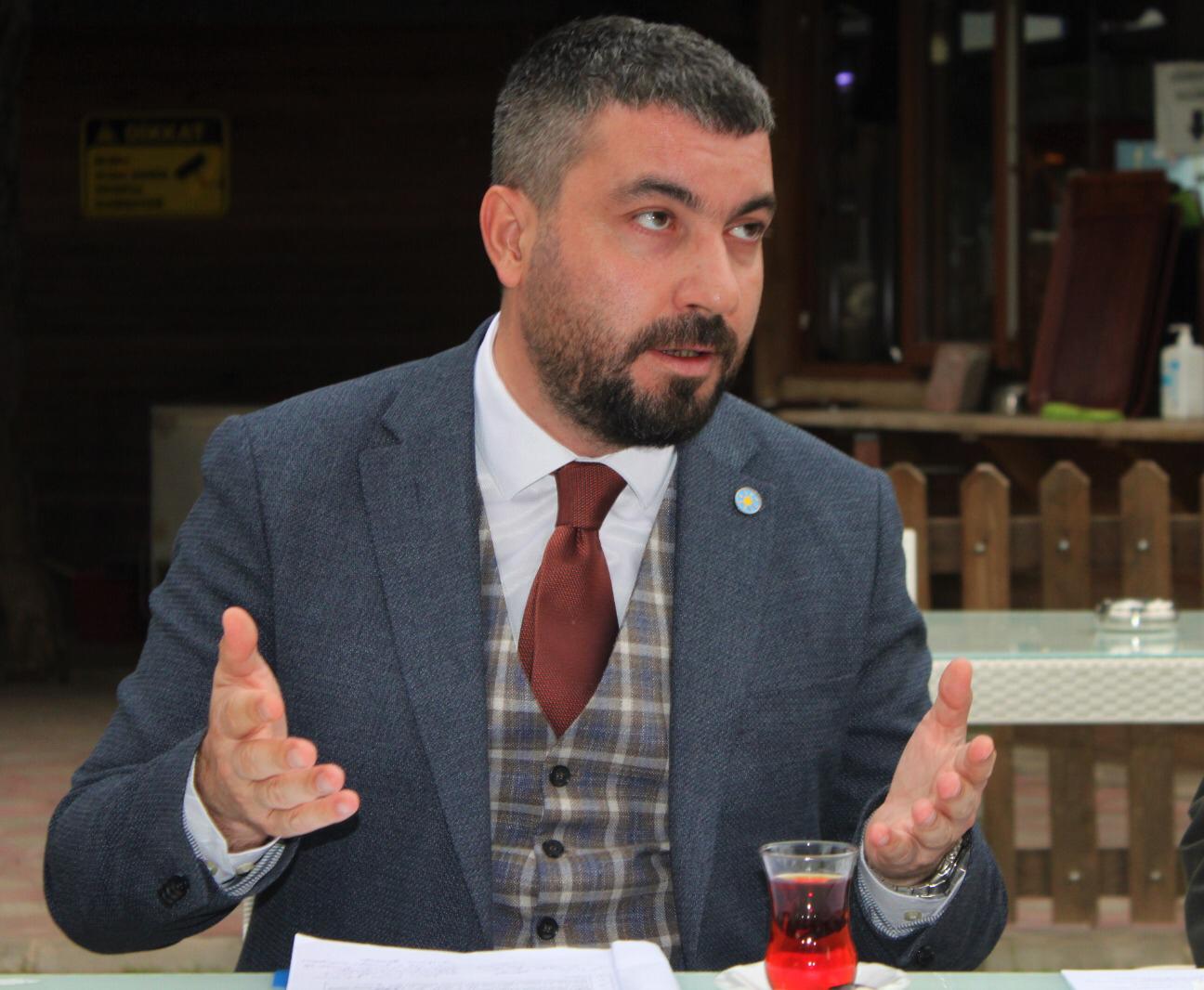 İyi partili Akan 'esnaf kan ağlıyor'