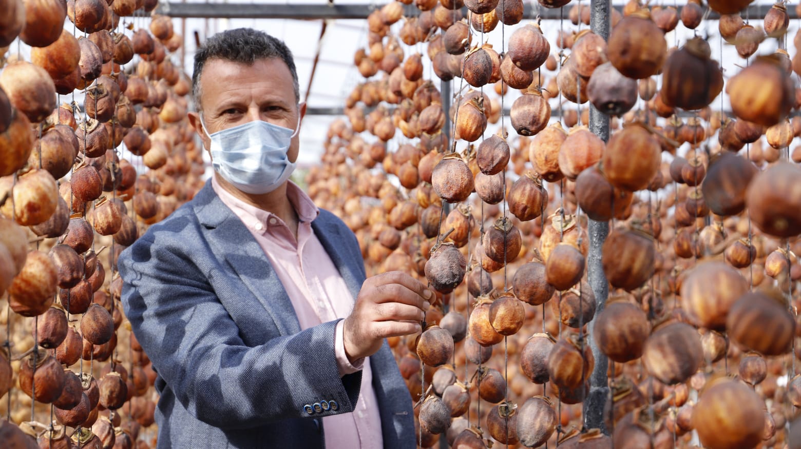 Öküzcüoğlu"Cennet Elması"bahçesinde