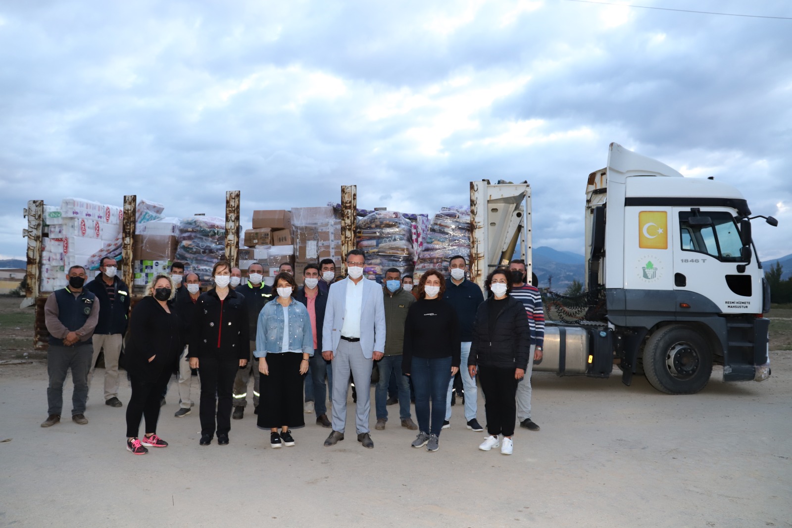 Depremzedelere yardım TIR'ı Alaşehir'den yola çıktı