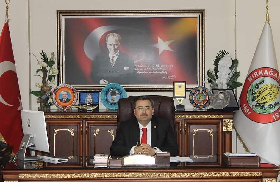 Başkan, araç alımını yalanlamıyor,kime alındığını açıklamıyor