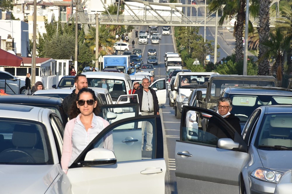 Tüm yurtta Saygı duruşu