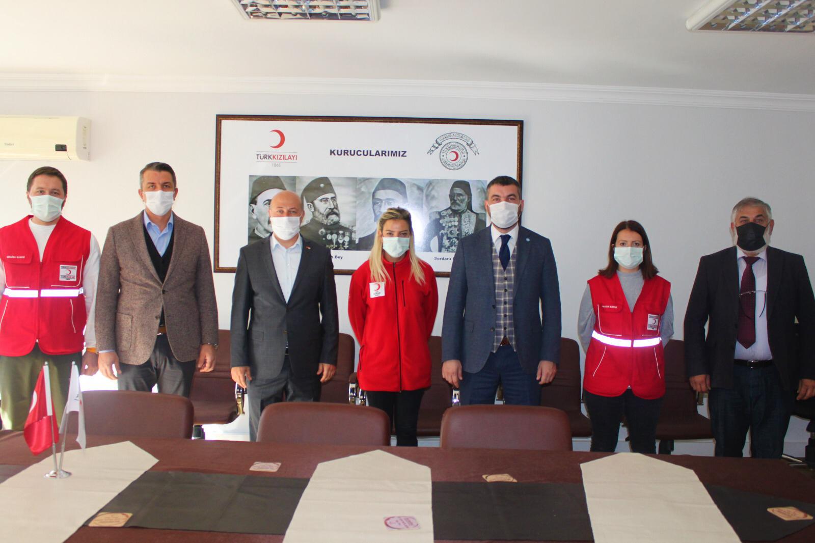 İYİ parti'den kızılaya ziyaret