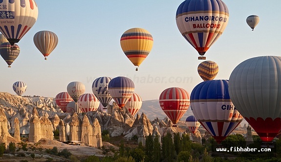 Balonların tadını turistler çıkarıyor