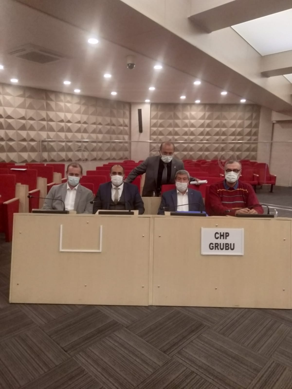 CHP belediye meclis üyeleri deprem paketini meclise sundu