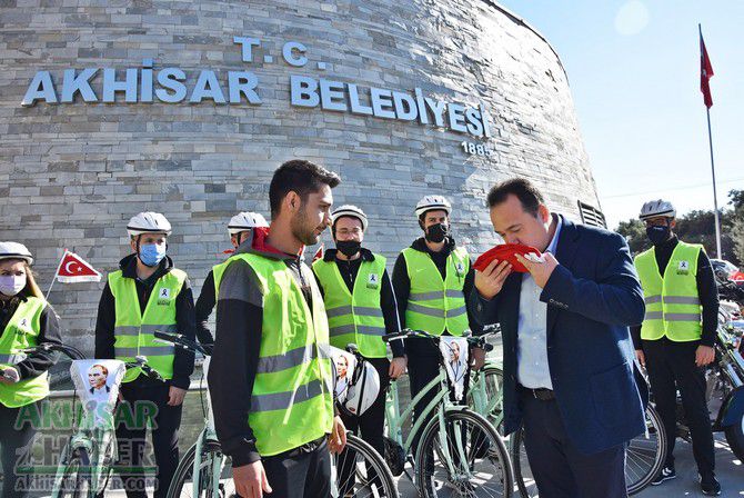 CHP'li gençlerin 'Akhisar'dan Ata'ya saygı yolculuğu' başladı