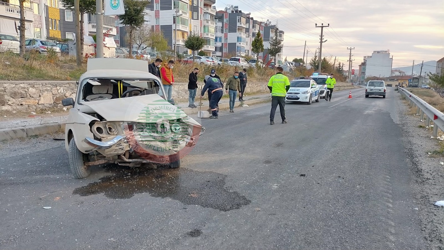 Demirci'de trafik kazası bir kişi yaralandı