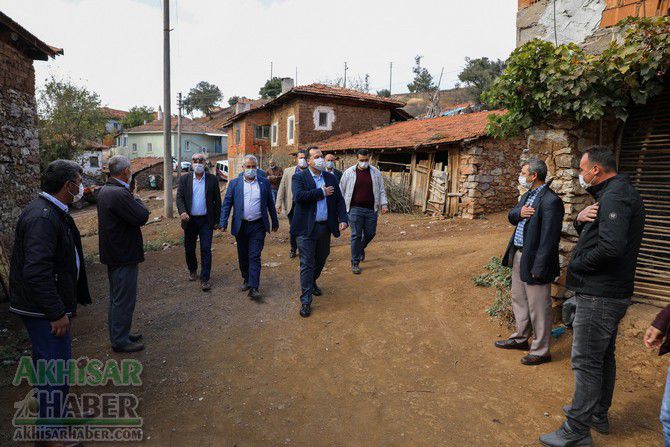 Akhisar'da 35 yılık asfalt hasreti sona erdi