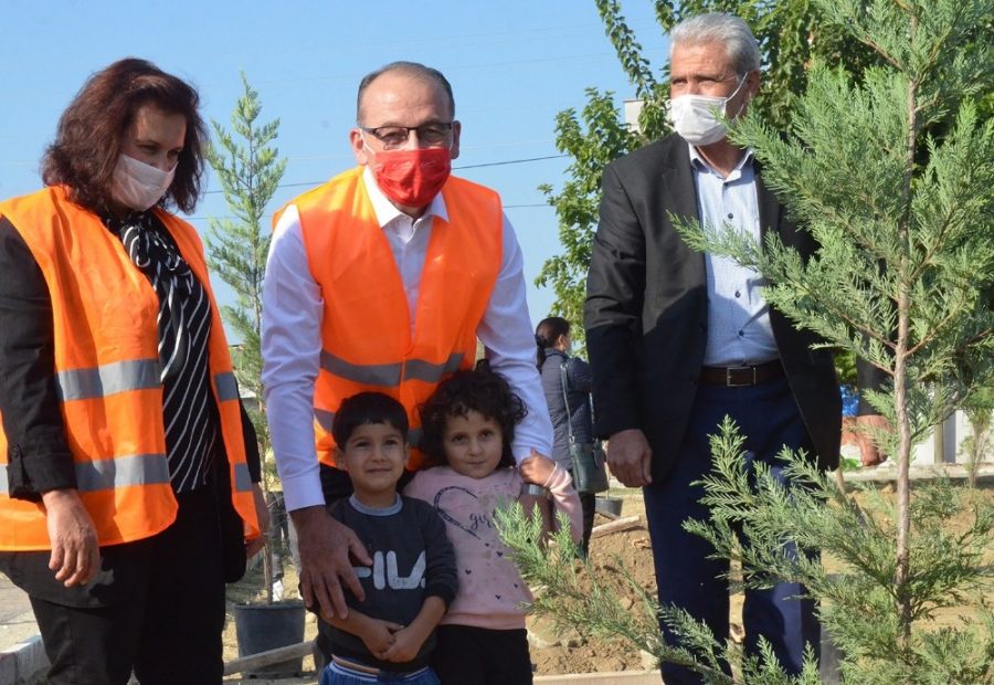 Atatürk anısına 82 fidan toprakla buluştu