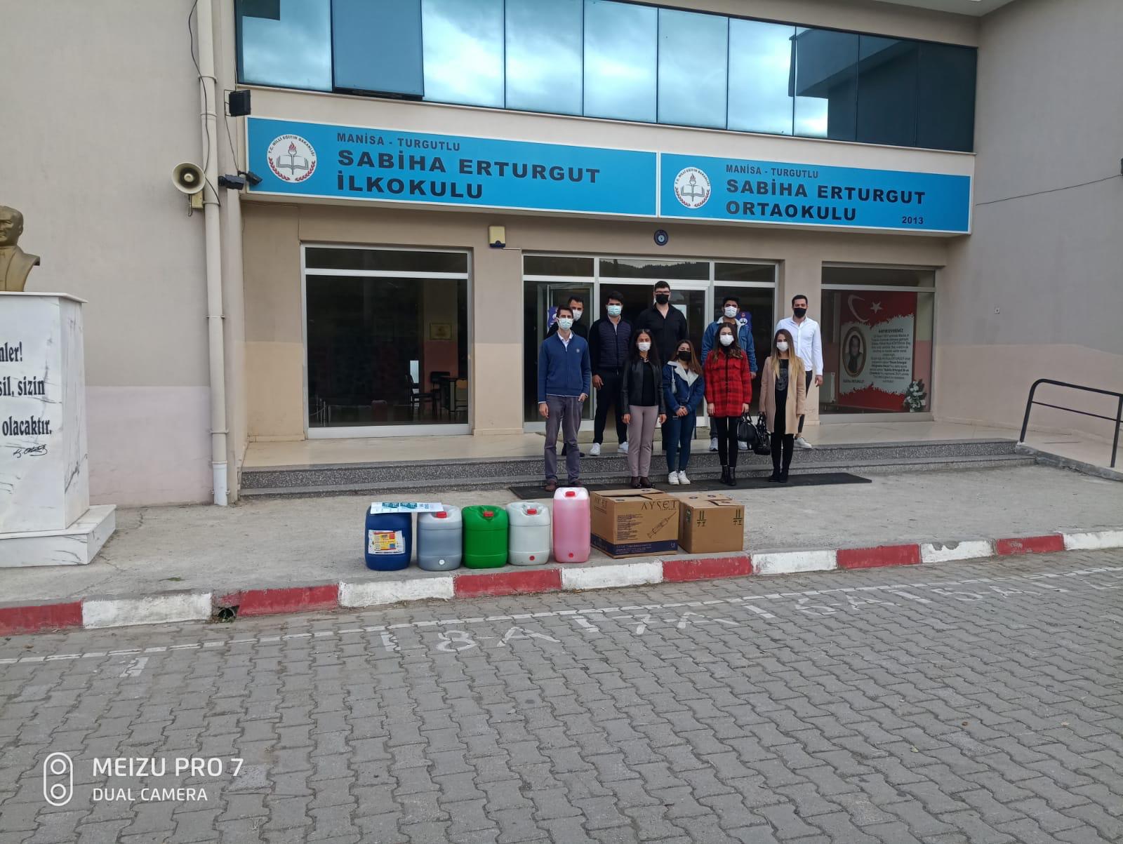 Genç iş adamlarından okullara dezenfektan yardımı