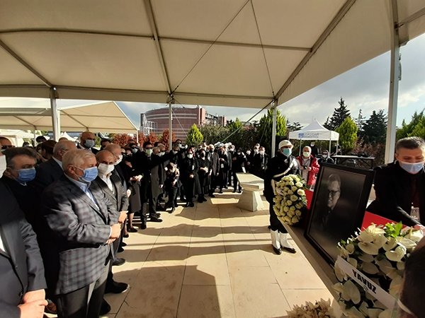 Yılmaz son yolculuğa uğurlandı