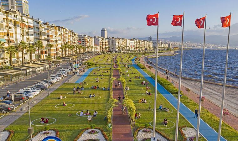 İzmir'de nefes alınacak alanlar vatandaşa yasaklandı