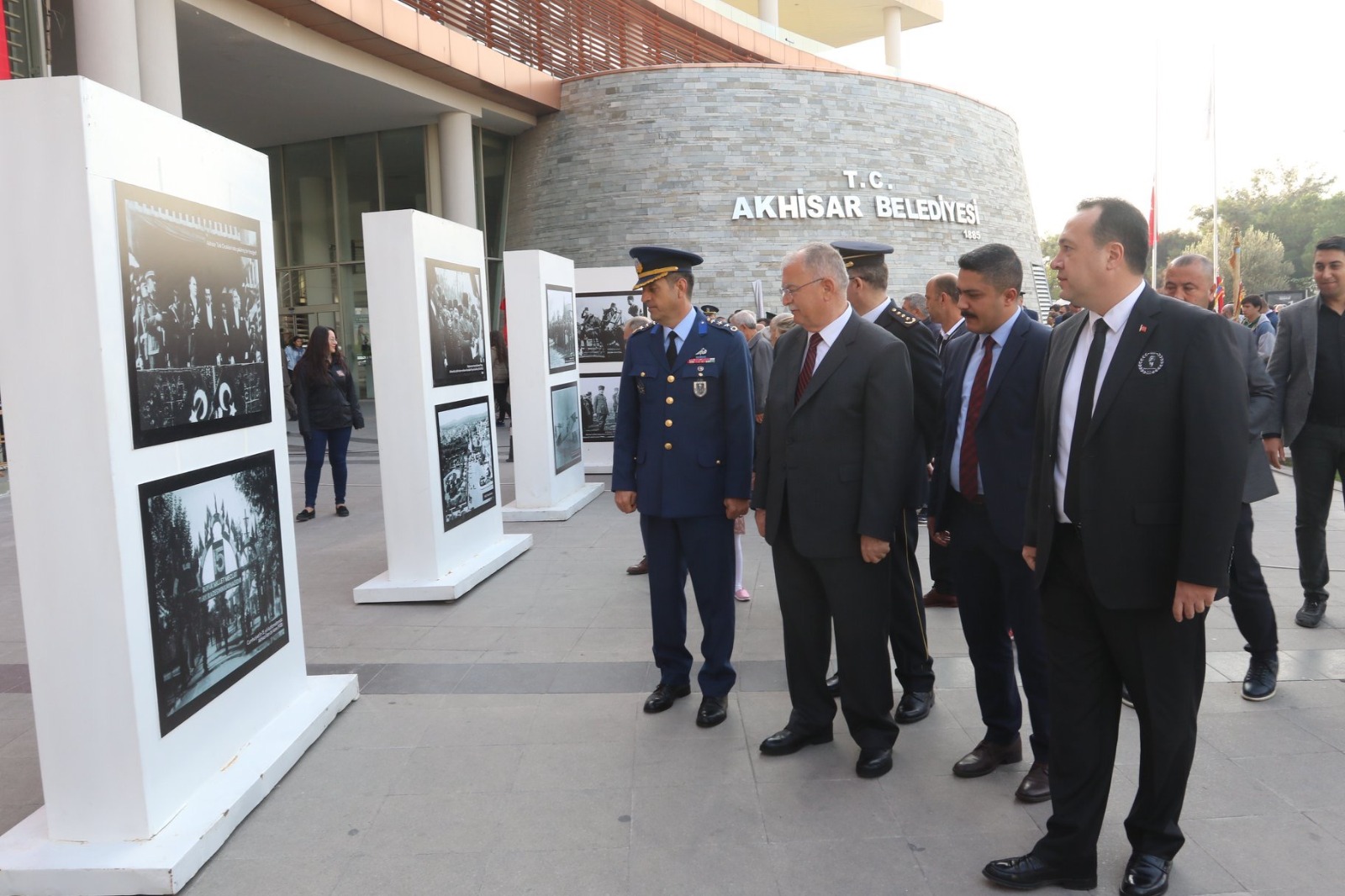 Akhisar'da Atatürk sergisi açıldı