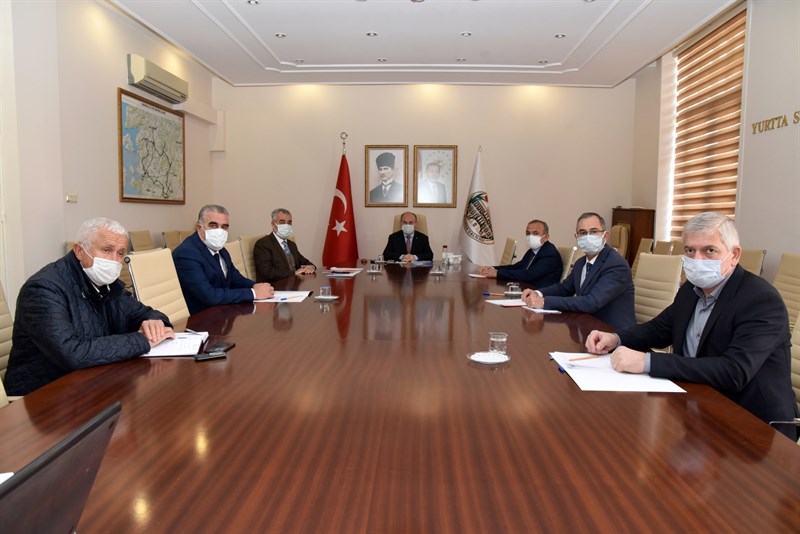 Vali Karadeniz, esnaf oda başkanları ile Covid-19 toplantısı