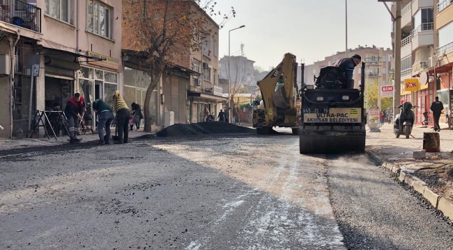 Akhisar'da kurumların bozduğu yollar tamir ediliyor