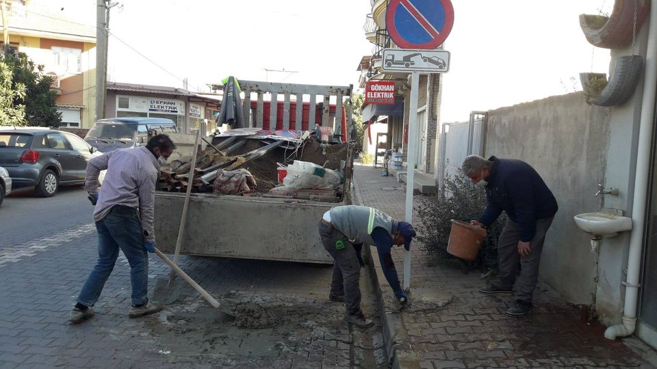 Alaşehir'de belediye ekipleri 8 mahallede yoğun çalışma başlattı