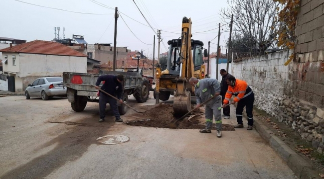 Alaşehir'de belediye 6 mahallede bakım ve onarıma başladı