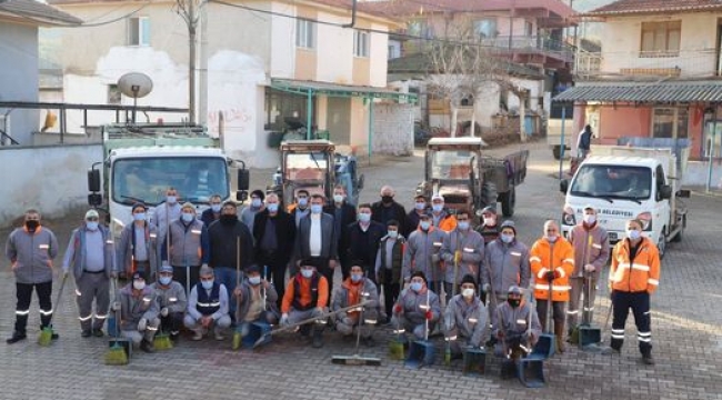 Alaşehir'de çevre temizliğine başkan Öküzüoğlu'da katıldı