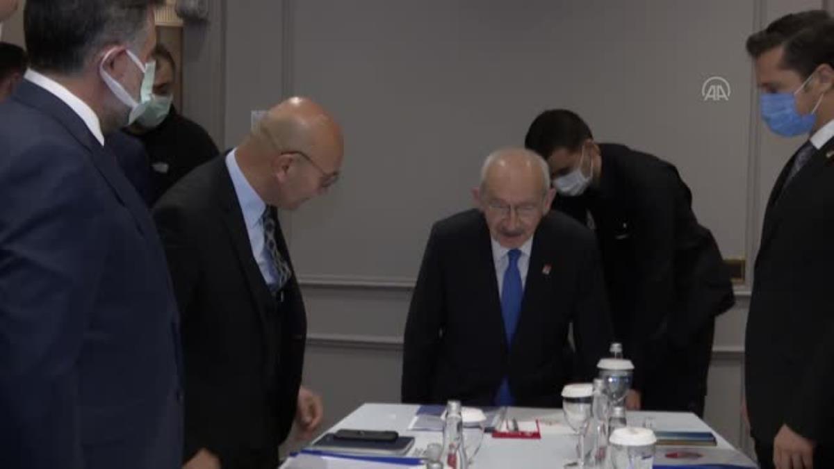 CHP lideri depremzedeleri ziyaret etti.