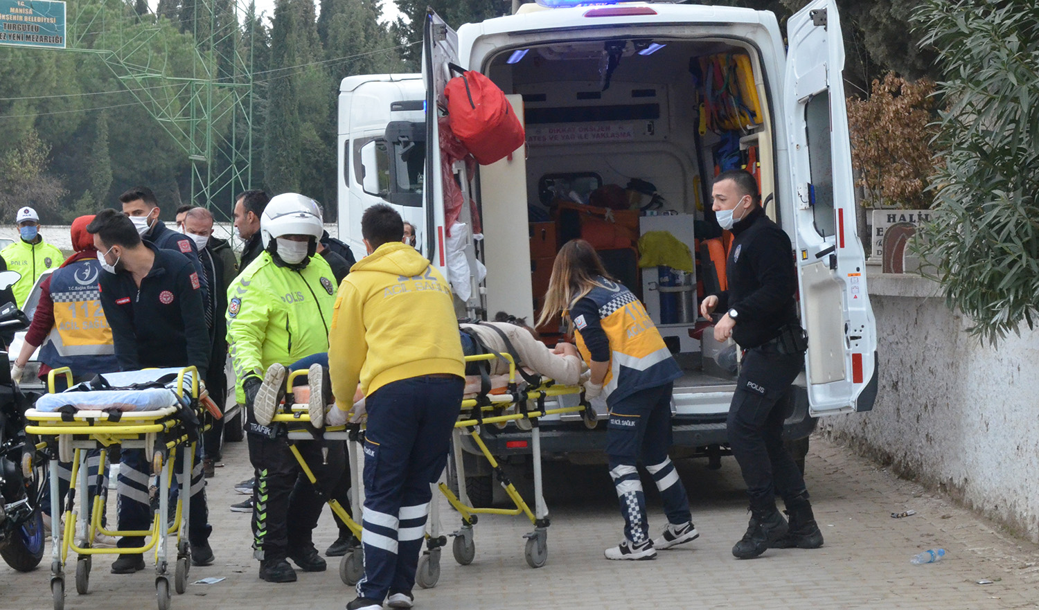 Turgutlu'da mezarlıkta silahlı saldırı