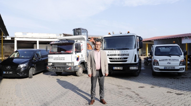 İş adamlarının hibe ettiği araçlar Alaşehir Belediyesi teslim edildi.