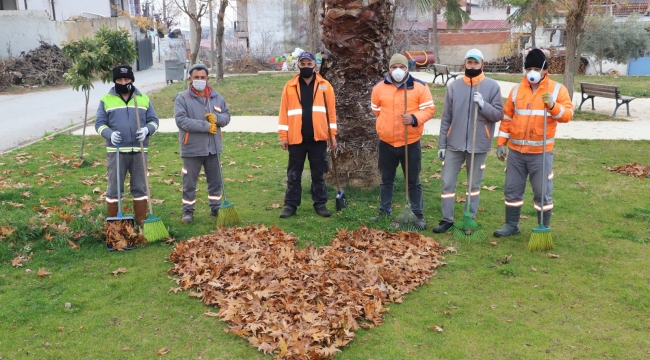 İşcilerden" Sizleri seviyoruz, çevremizi temiz tutalım "çağrısı