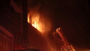 İzmir'de iki farikada yangın