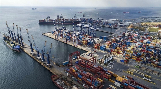 Kasımda ihracat yüzde 0,9 azaldı, ithalatı yüzde 15,9 arttı