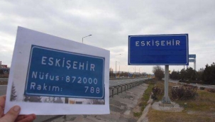 tüm şehir ile ilçe tabelalarından nüfus ve rakım bilgileri kaldırıldı