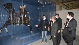 Vali Karadeniz, yeni Manisa müzesinde incelemelerde bulundu
