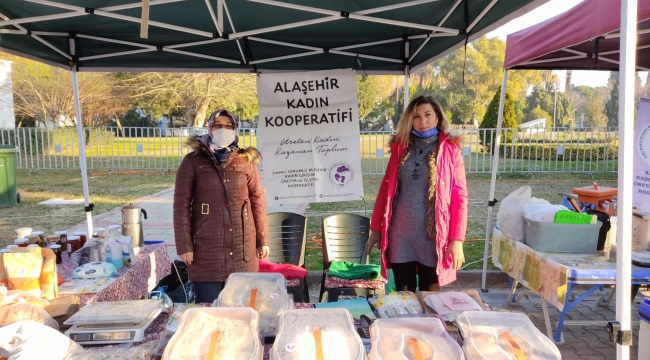 Alaşehir kadın kooperatifi ürünlerini İzmir'de satışa sundu