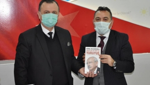 CHP il Başkanı Balaban Millet ittifakı il başkanlarına 'yürüyüş' kitabı hediye etti