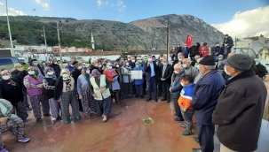 Çiftçiler 17 yıllık yol isyanını 