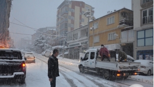 Demirci'de kar yağışı etkili oldu
