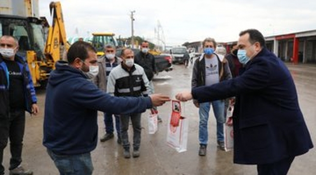 Dutlulu çalışanların yeni yılını kutladı