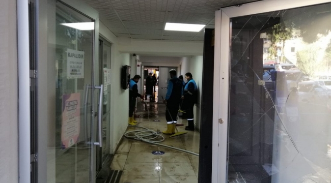 İstinat duvarı yıkıldı belediyeyi su bastı.