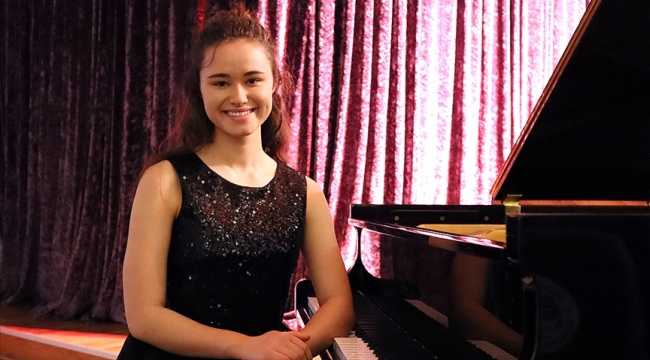 İzmirli piyanist uluslararası yarışmada birinci oldu