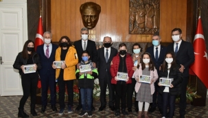 Örencilere kitap hediye edildi