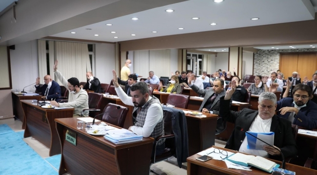 Yunusemre belediyesinde esnafa nakit yardımında tartışma çıktı