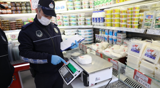 Akhisar belediyesi zabıta ekipleri marketleri denetledi