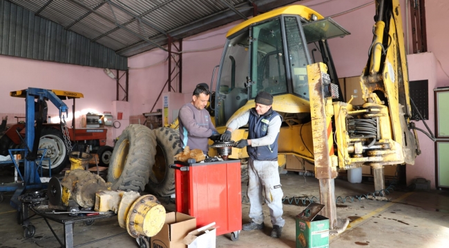 Alaşehir belediyesi araçlarını bakımını kendi tamirhanesinde yapıyor
