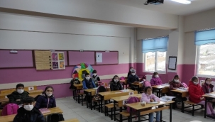 Demirci'de öğrenciler ders başı yaptı