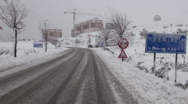 Demirci,Kırkağaç,Soma'da kar etkili oldu