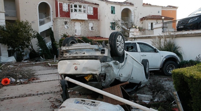 İzmir'i hortum vurdu,16 kişi yaralandı milyarlarca lira zarar 