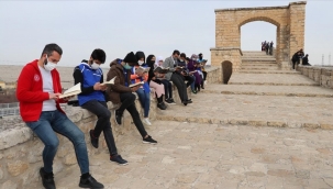 Malabadi köprüsünde kitap okuma